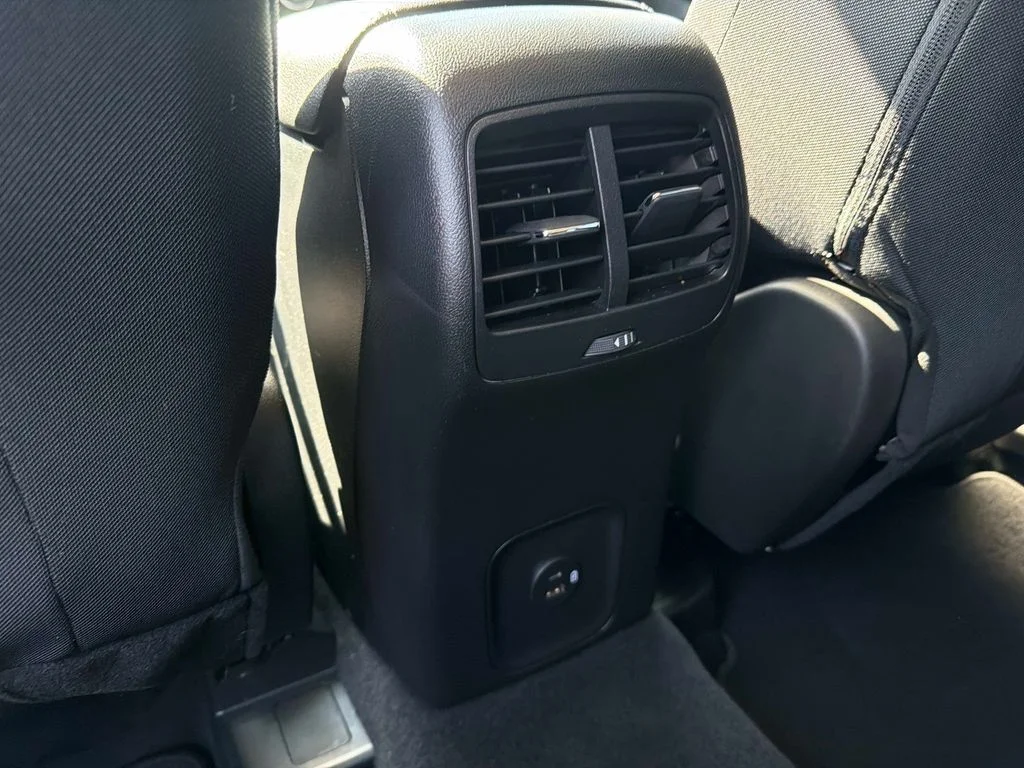 Used 2022 Iconic Silver Metallic Ford SE image 17