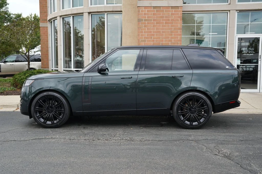New 2026 Belgravia Green Land Rover SE image 2
