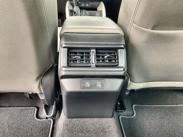 Certified Used 2025 Platinum White Pearl Honda SE image 28