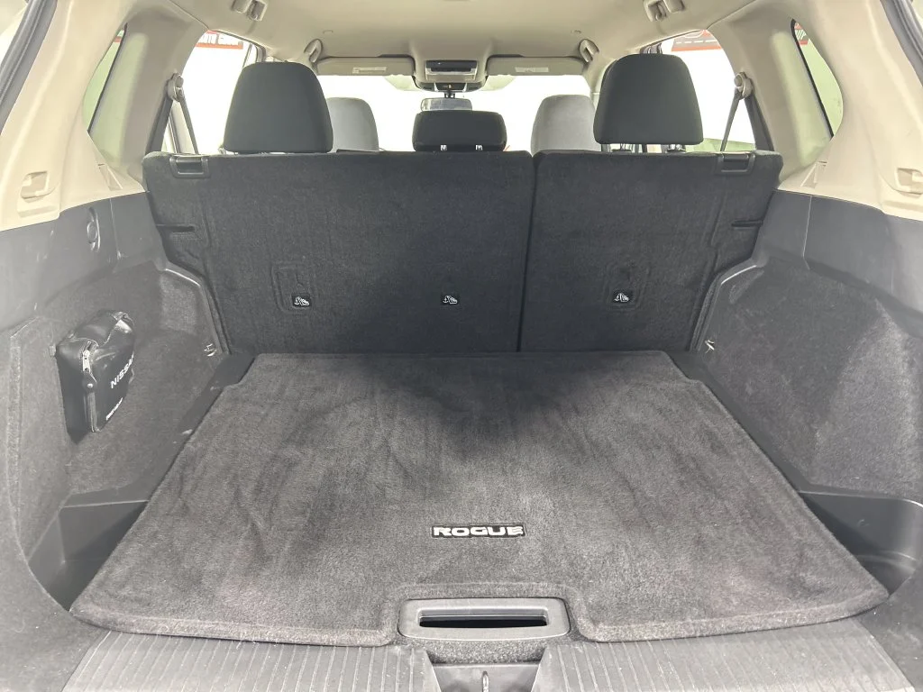 Used 2022 White Nissan SV image 19