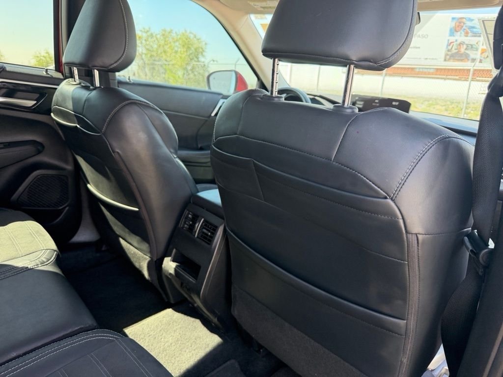 Used 2023  Mitsubishi SE image 26