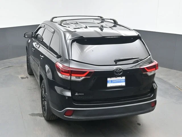 Used 2019 Midnight Black Metallic Toyota SE image 39