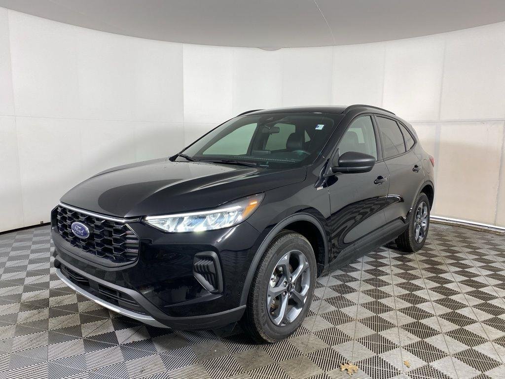 Used 2025 Agate Black Metallic Ford ST-Line image 5