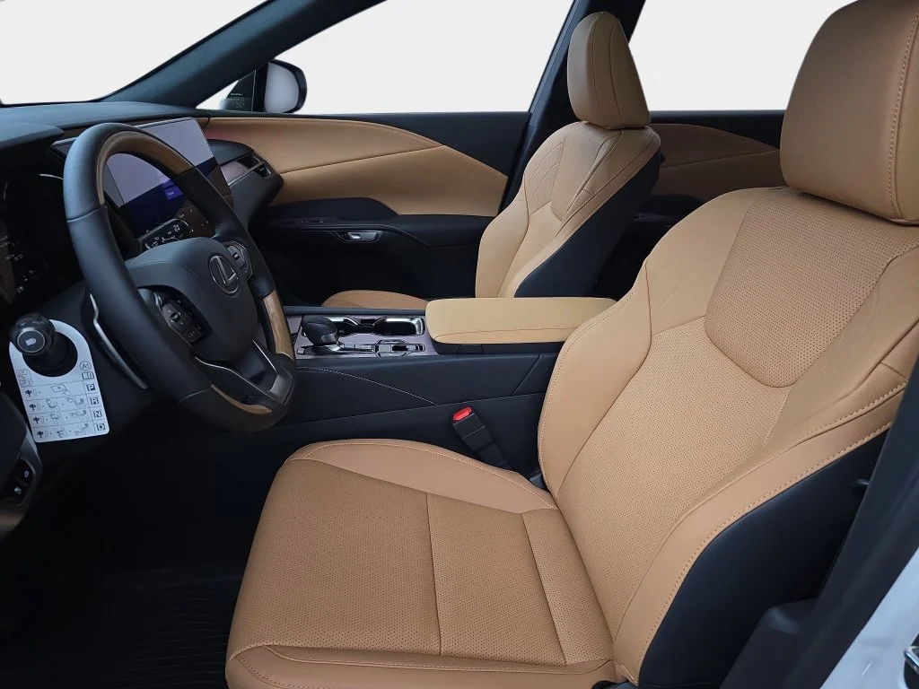 New 2026 Eminent White Pearl Lexus PREMIUM PLUS image 15