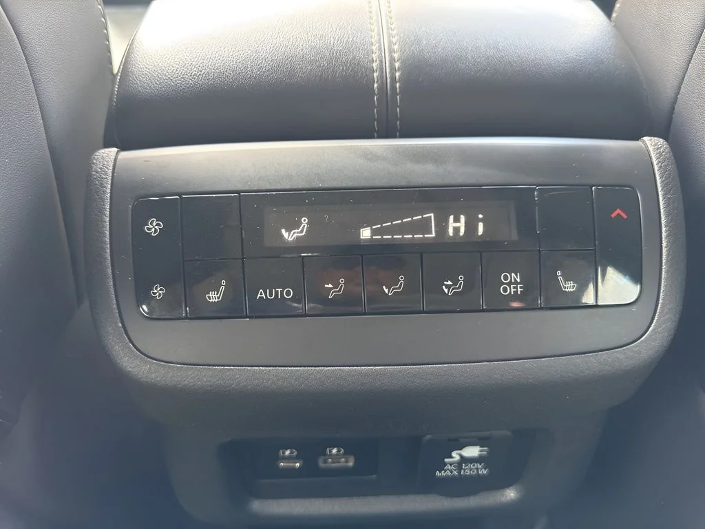 Used 2023 Black Nissan Platinum image 13