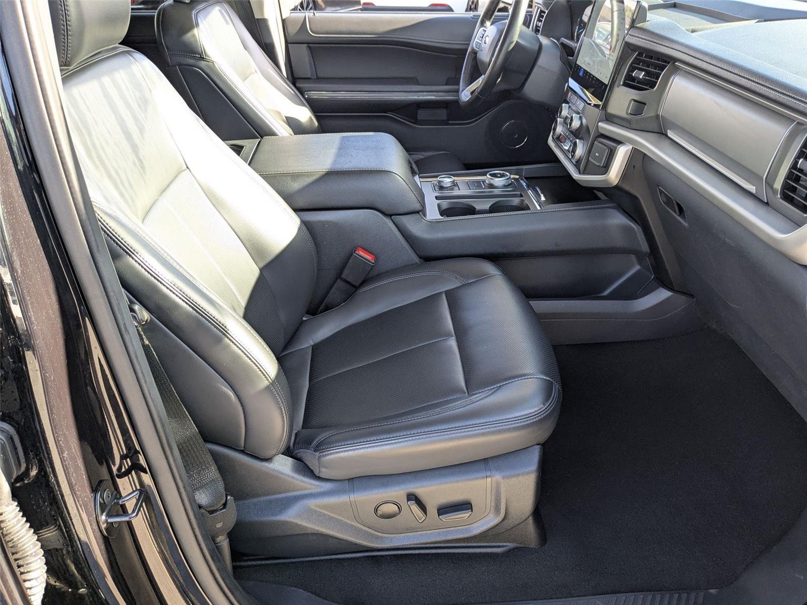 Used 2024 Agate Black Metallic Ford XLT image 39
