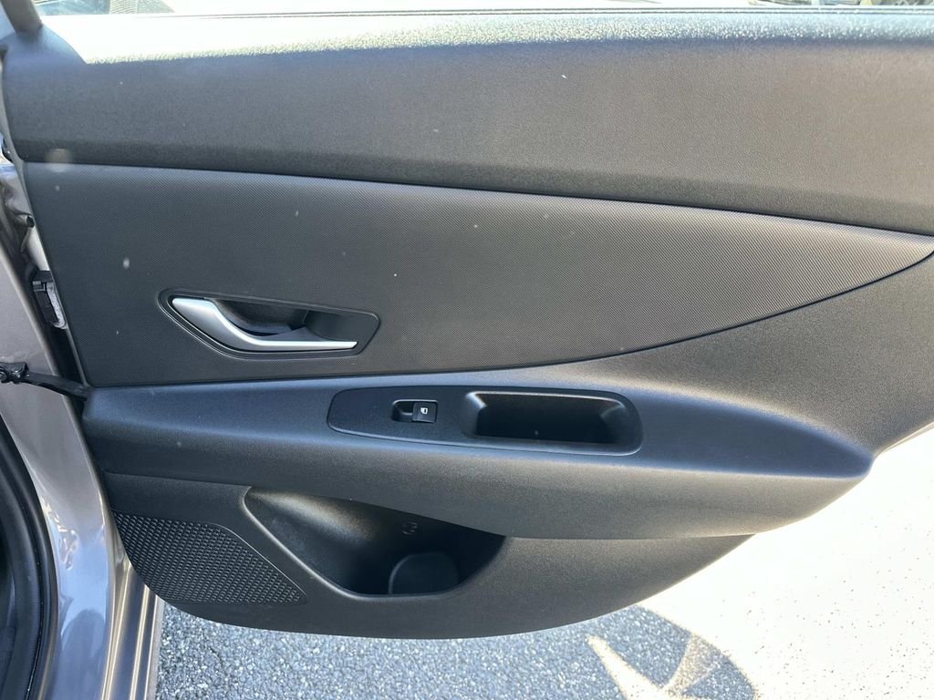 Used 2024  Hyundai SE image 14