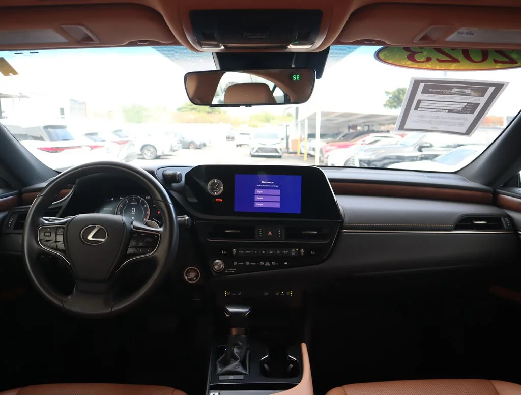 Used 2023 White Lexus 350 image 33