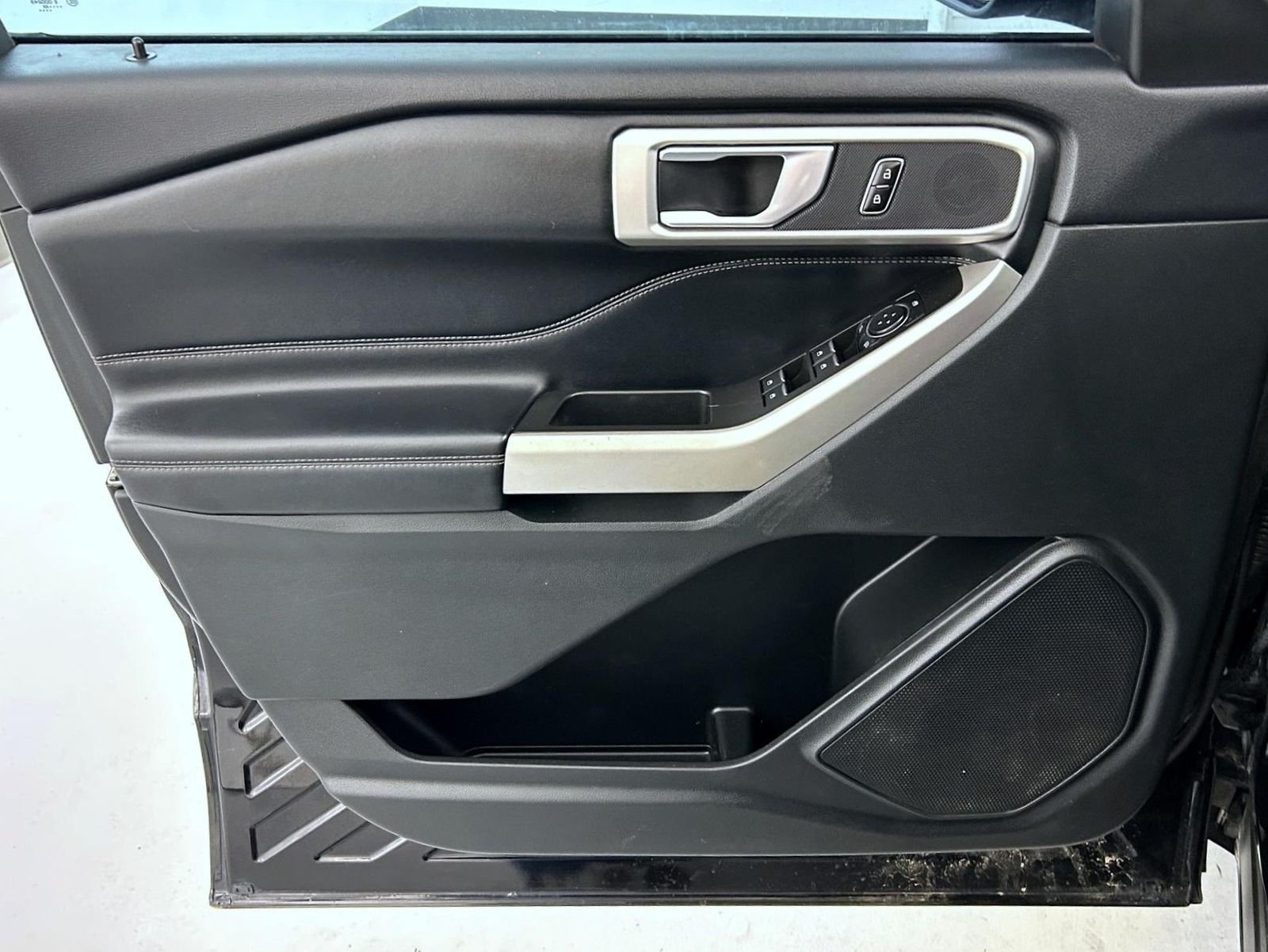 Used 2023 Black Ford XLT image 9
