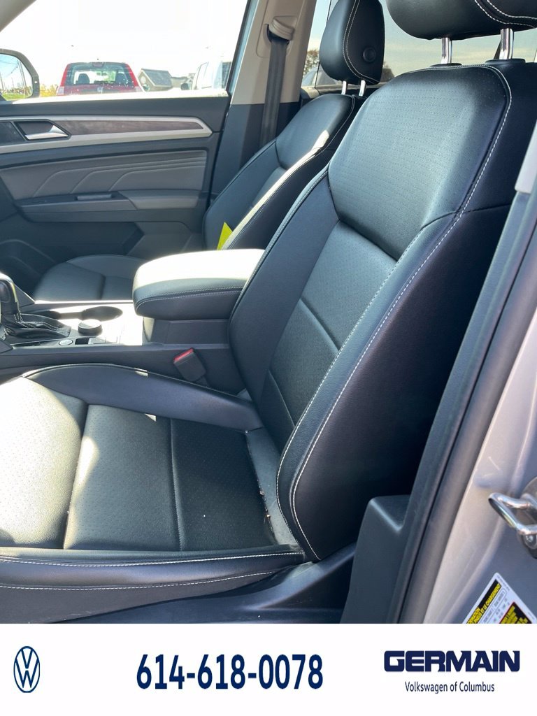 Used 2021 Silver Metallic Volkswagen 3.6L V6 SE w/Technology image 23