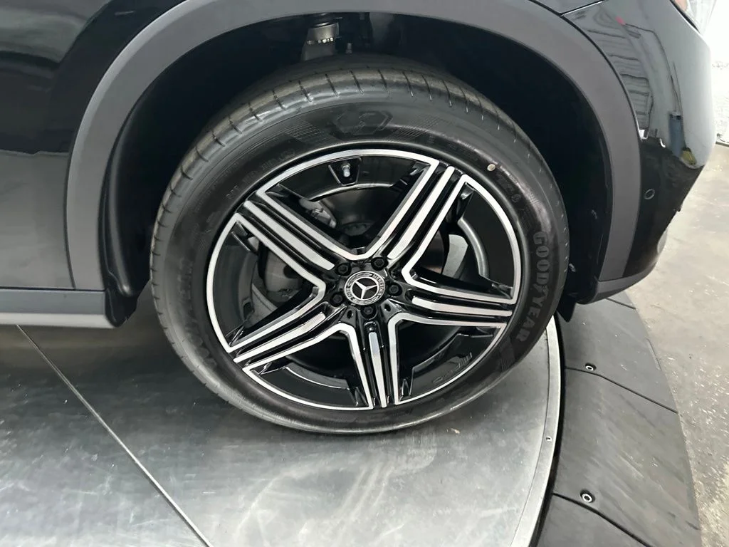 New 2026 Black Mercedes-Benz GLC 300 image 9