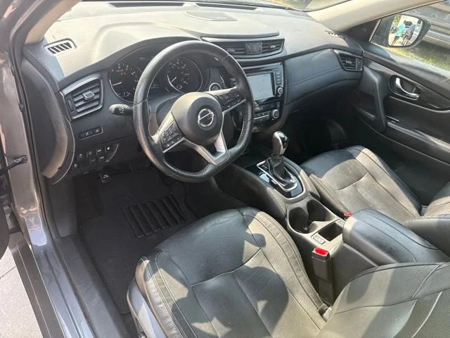 Used 2018 Gray Nissan SL image 12