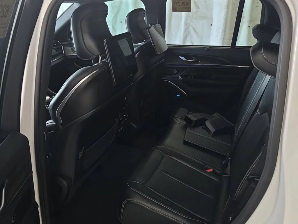 Certified Used 2023 White Jeep Overland image 2