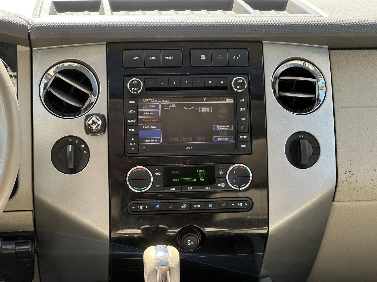 Used 2012  Ford Limited image 14