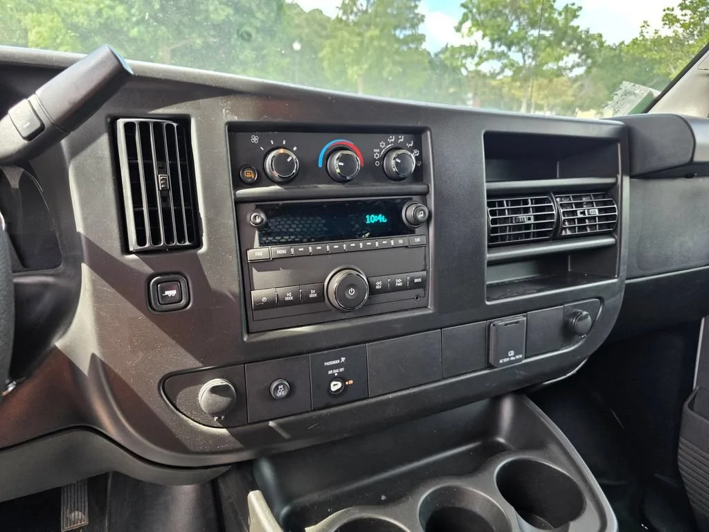 Used 2025 Summit White Chevrolet WT image 9