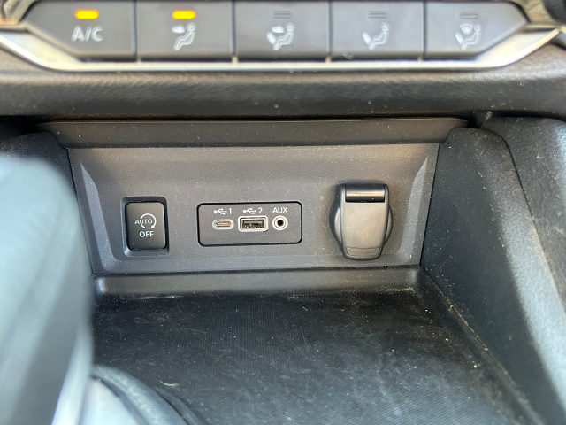 Used 2025  Nissan SV image 29