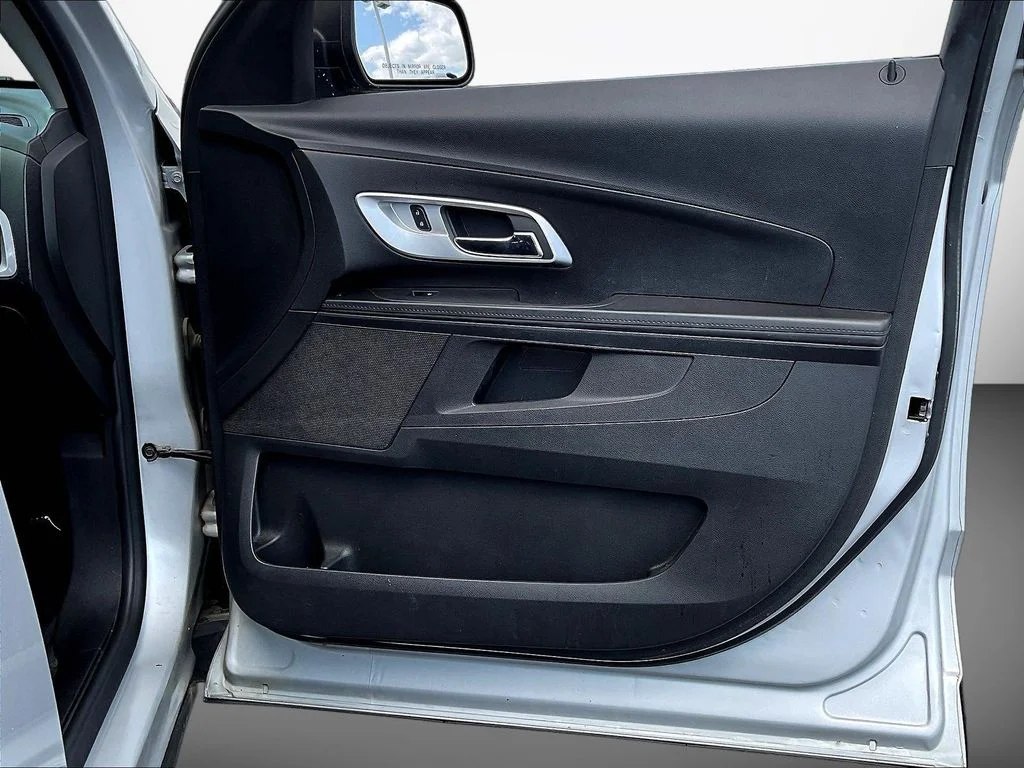 Used 2016 Silver Ice Metallic Chevrolet LS image 28
