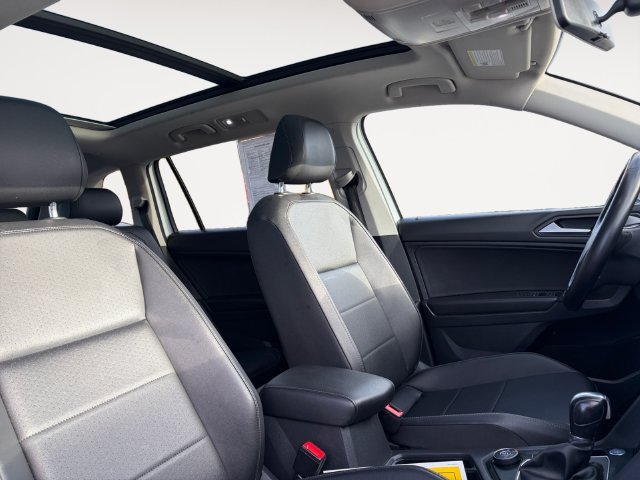 Used 2019  Volkswagen 2.0T SE image 12