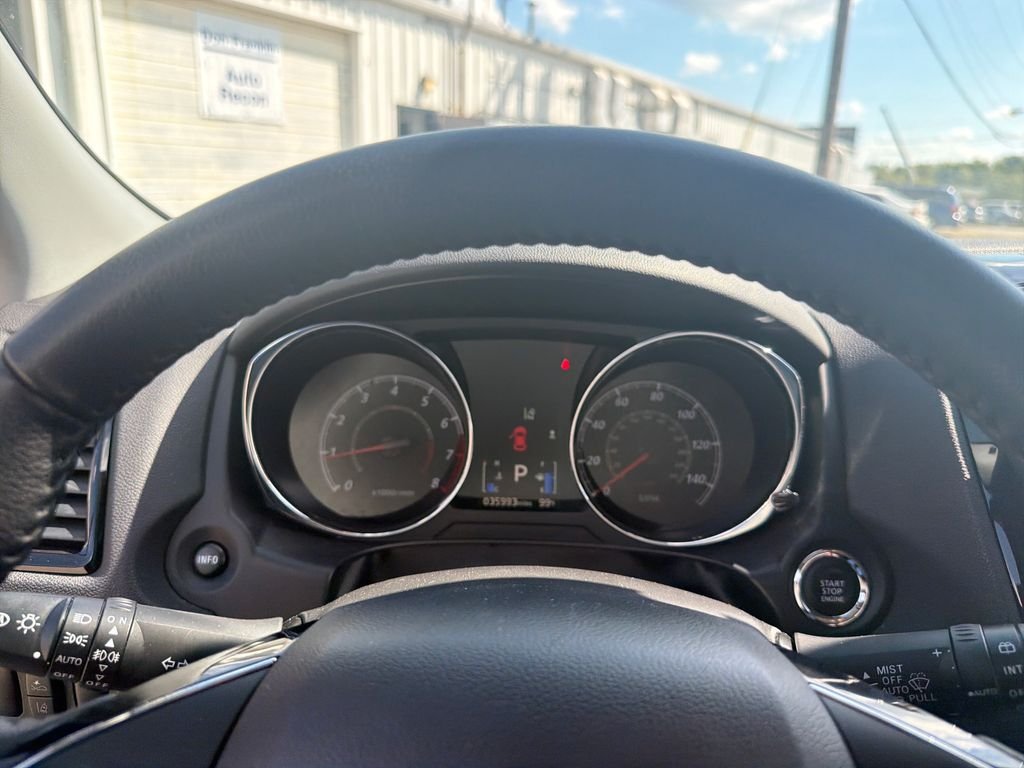 Certified Used 2025 Blue Mitsubishi 2.0 SE image 18