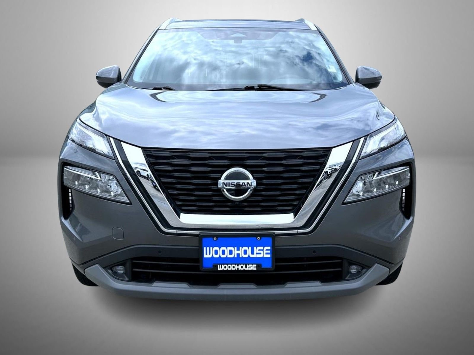 Used 2021 Gray Nissan SL image 2