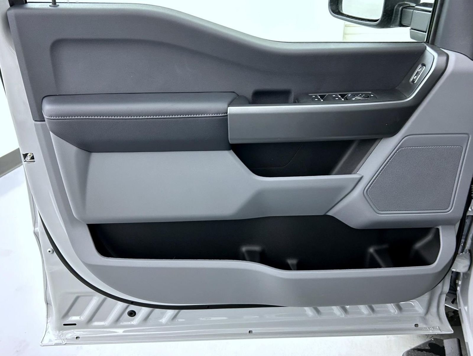 New 2026 Avalanche Ford XLT image 9