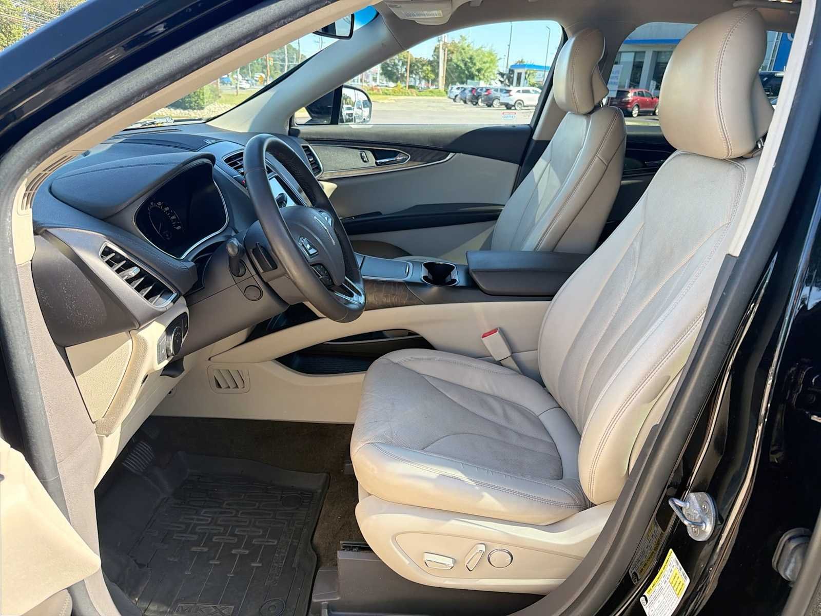 Used 2018 Black Velvet Lincoln Reserve image 11