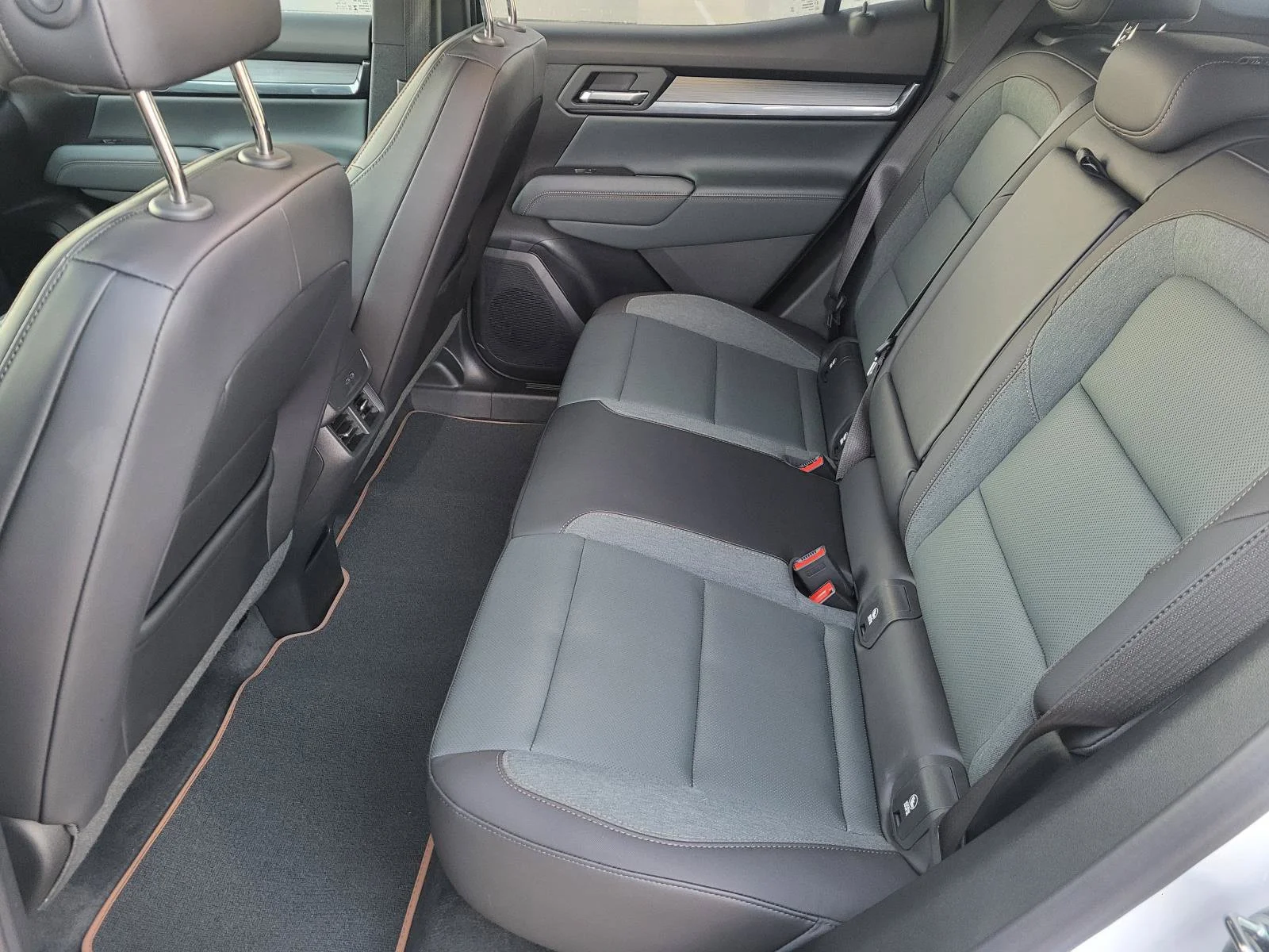 2026 GMC Terrain AT4 - Photo 4
