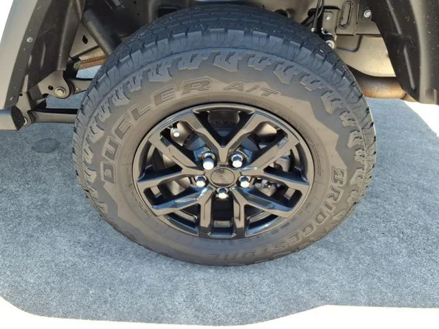 Used 2023 White Jeep  image 18