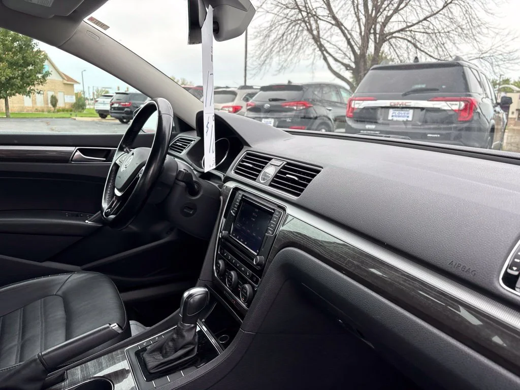 Used 2017 Pure White Volkswagen SEL Premium image 32