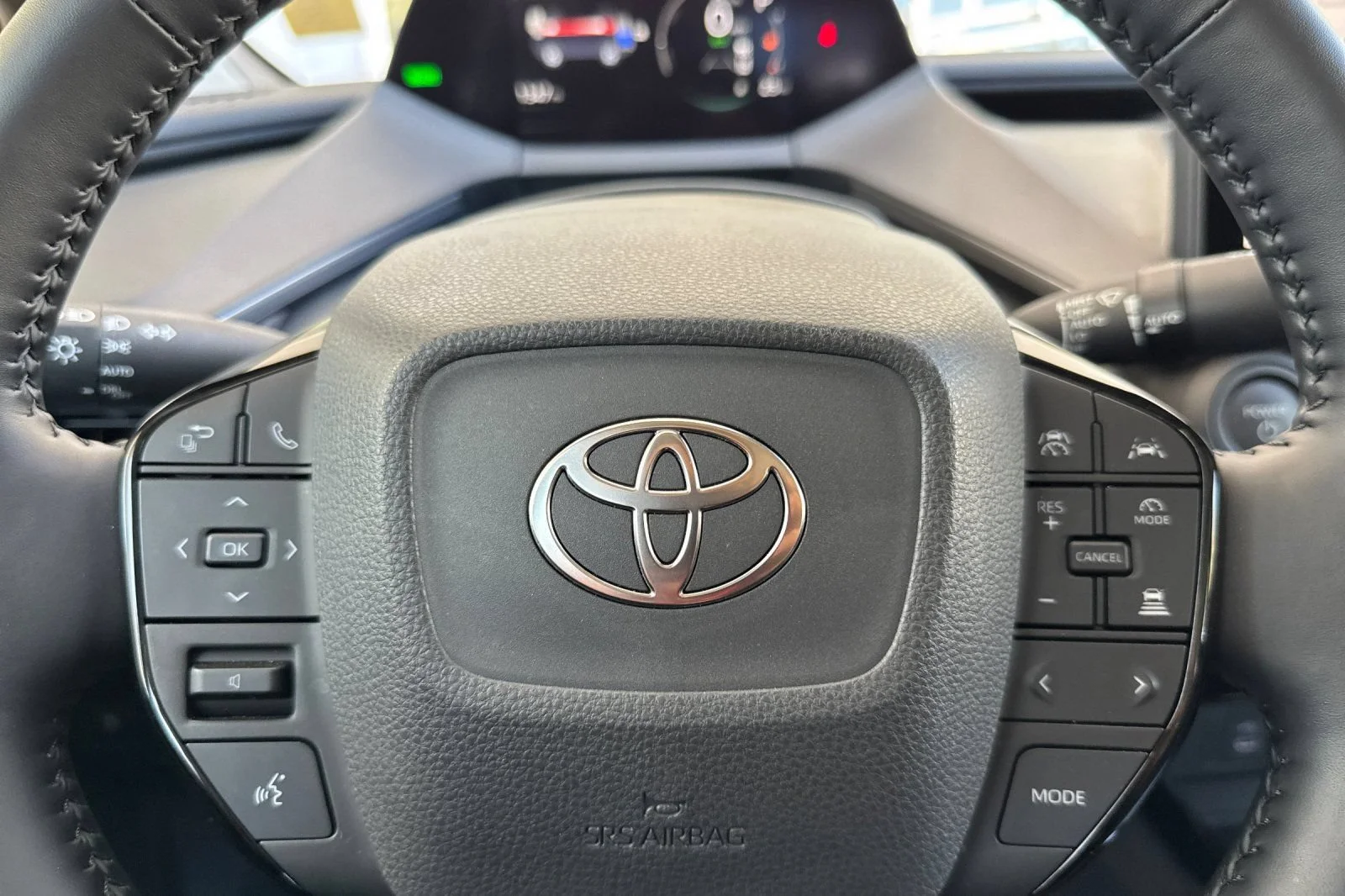 Used 2025 Off-white Toyota Nightshade image 23