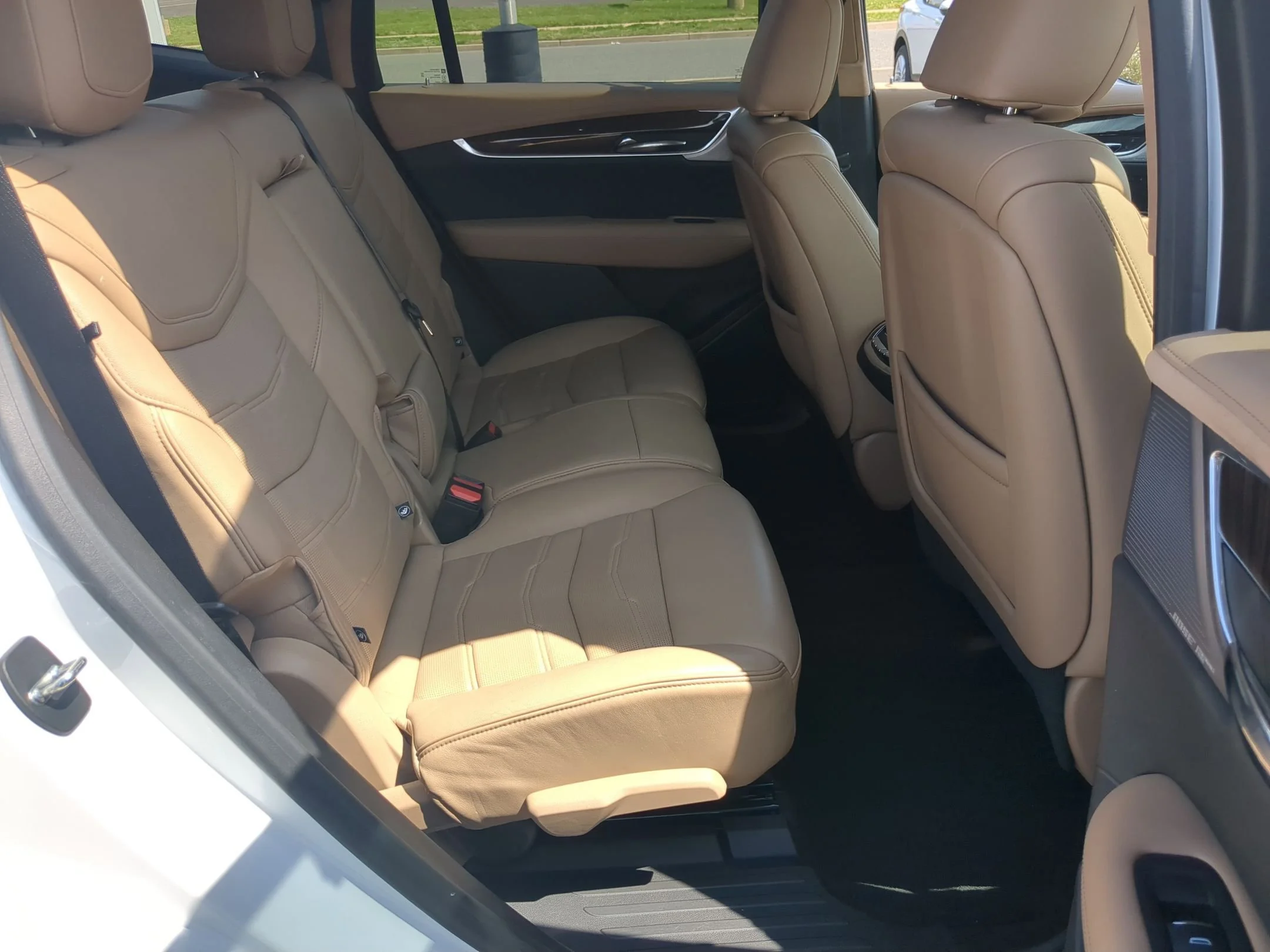 Used 2020 Crystal White Tricoat Cadillac AWD Premium Luxury image 26