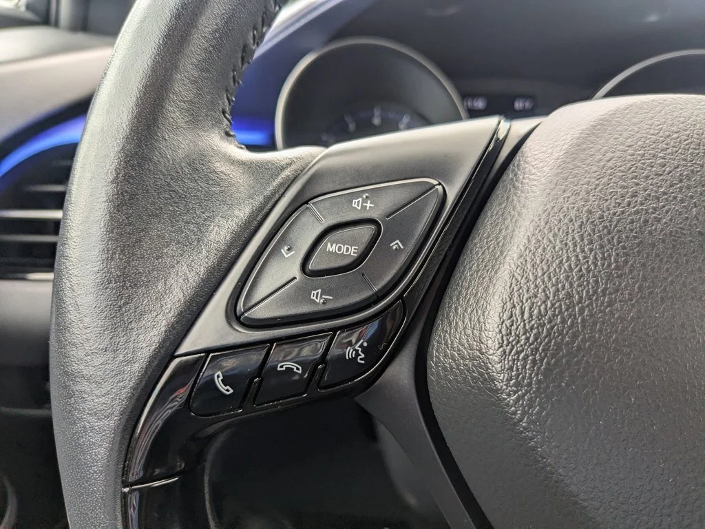 Used 2021  Toyota LE image 21