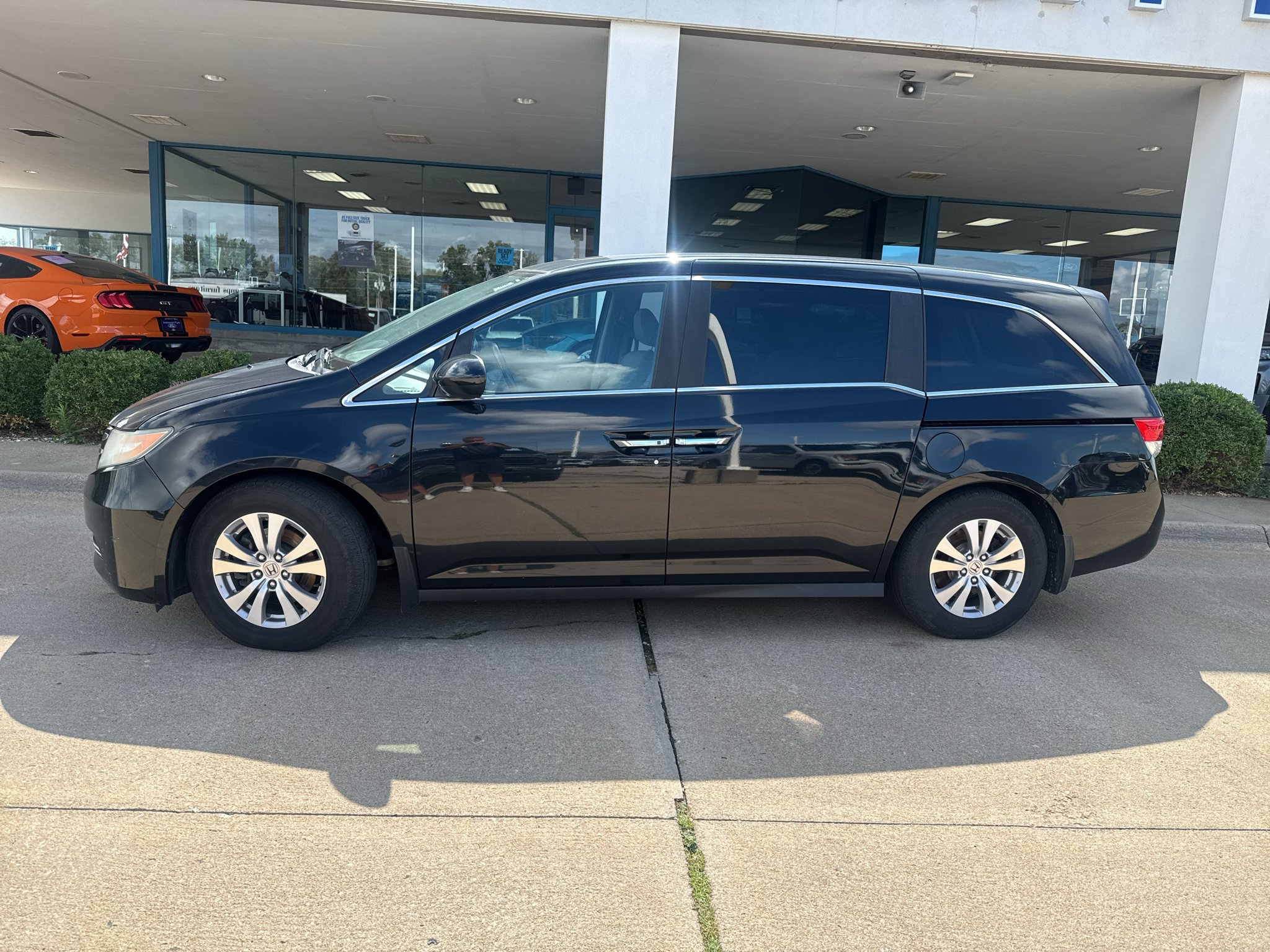 Used 2016 Crystal Black Pearl Honda EX-L image 13