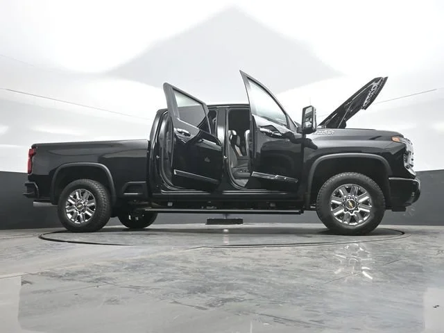 New 2026 Black Chevrolet High Country image 21