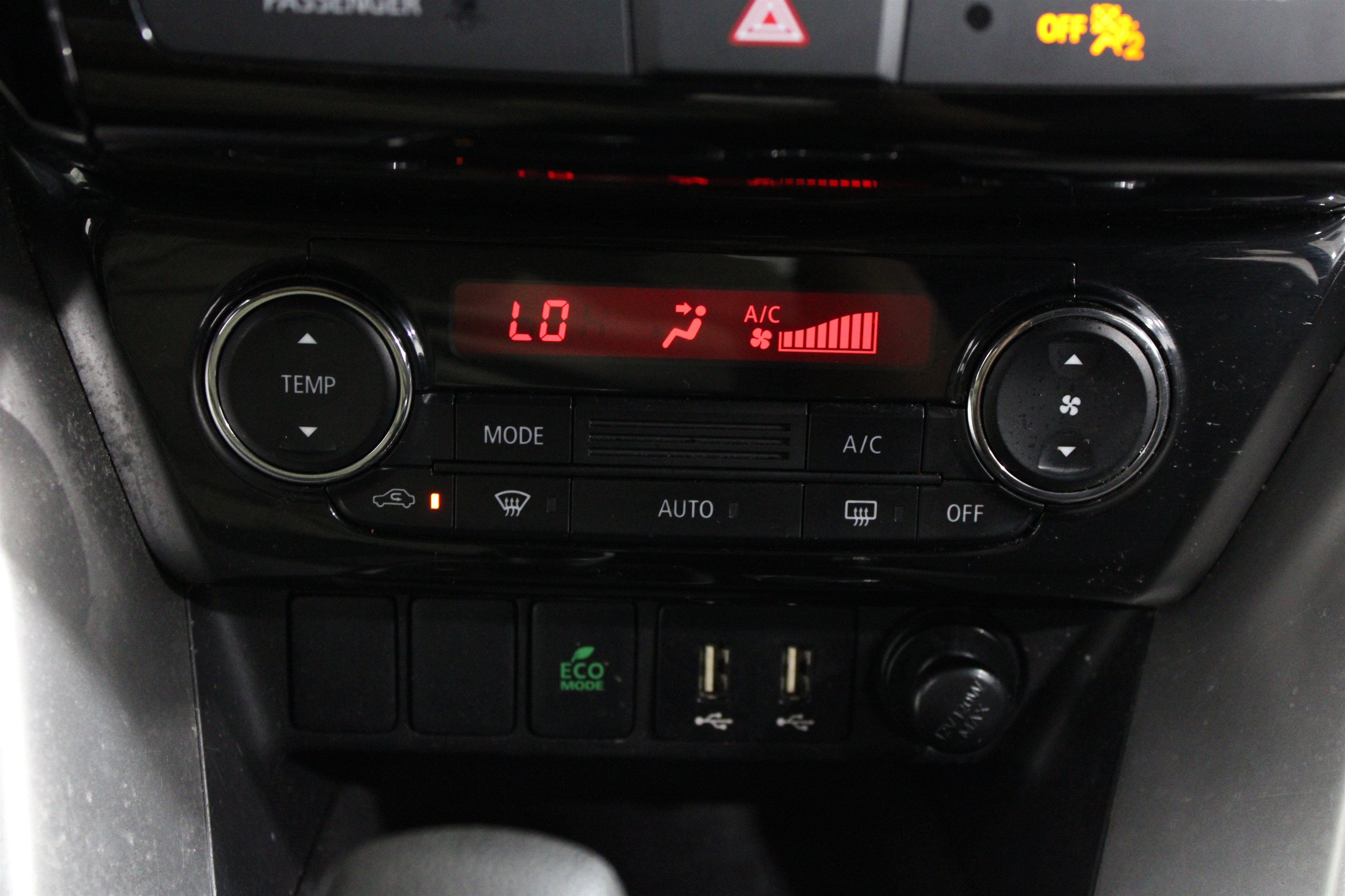 Used 2024 Alloy Silver Metallic Mitsubishi LE image 14
