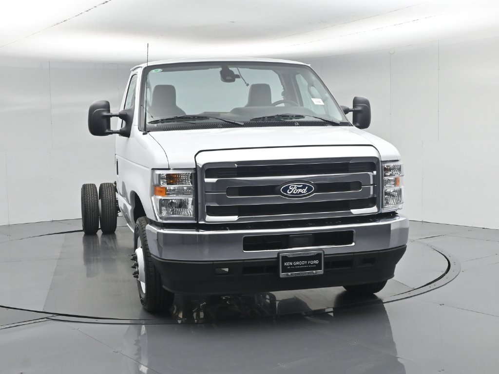 New 2027 White Ford Base image 42