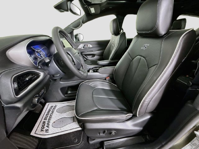 New 2027 Olive Green Pearl-Coat Paint Chrysler Limited image 20