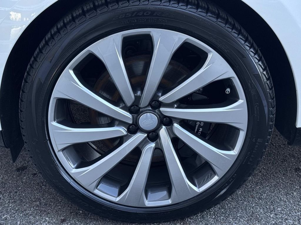 Certified Used 2024 Icy White SV Bespoke Special Effect Gloss Land Rover Autobiography image 12