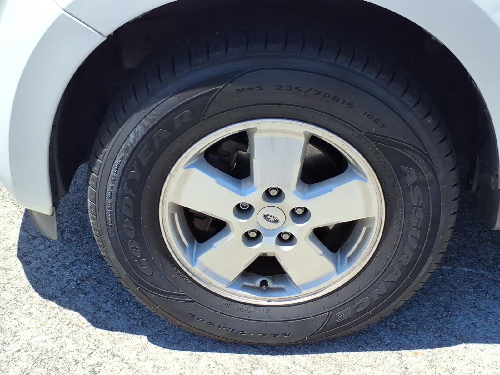 Used 2012 White Suede Ford XLT image 4
