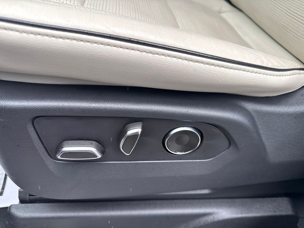 Used 2021 White Cadillac Sport image 26