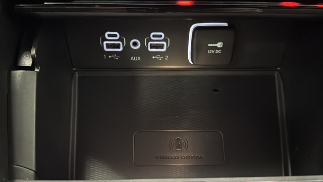 Used 2024 Diamond Black Crystal Pearlcoat Jeep Limited image 30