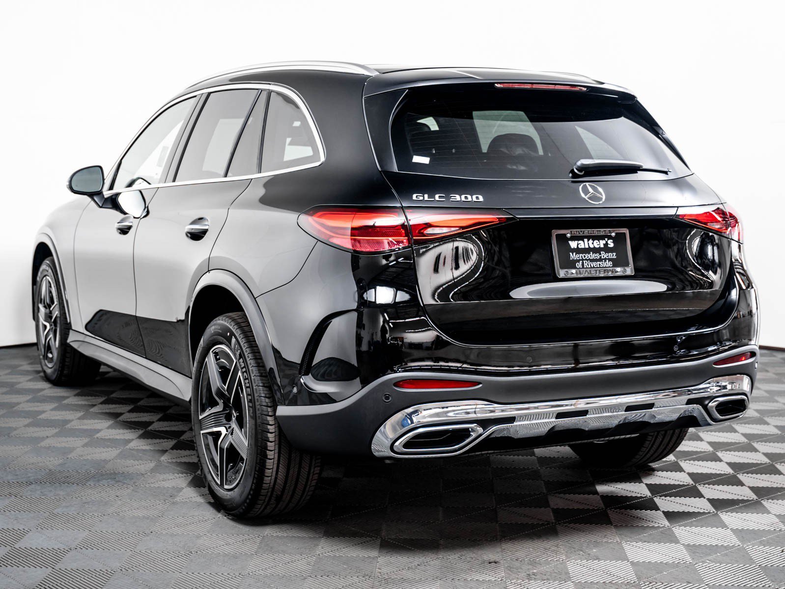 New 2026 Black Mercedes-Benz GLC 300 image 2