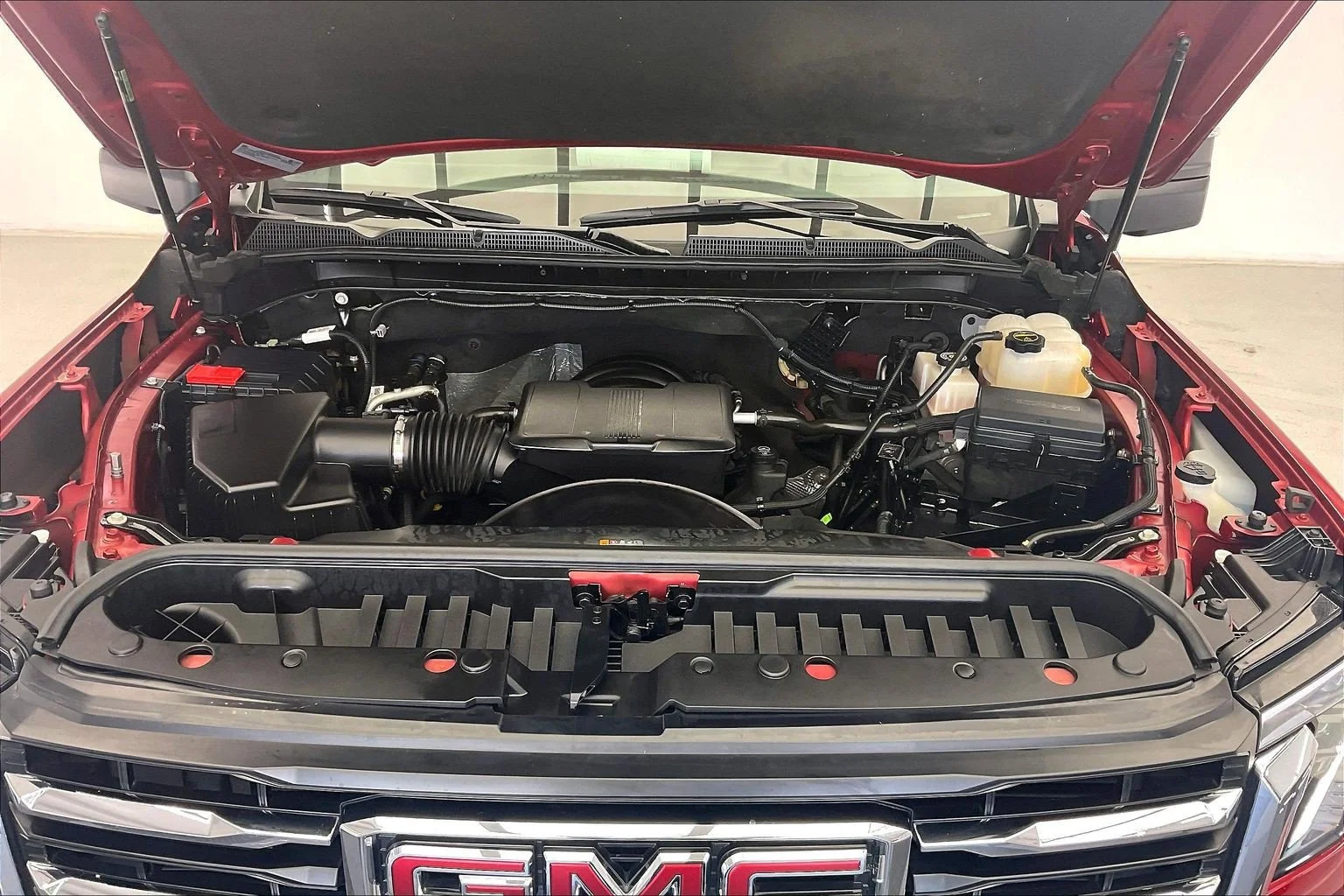 Used 2024 Volcanic Red Tintcoat GMC SLT image 9