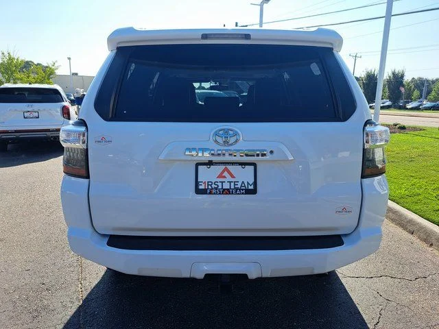Used 2018 White Toyota SR5 Premium image 9