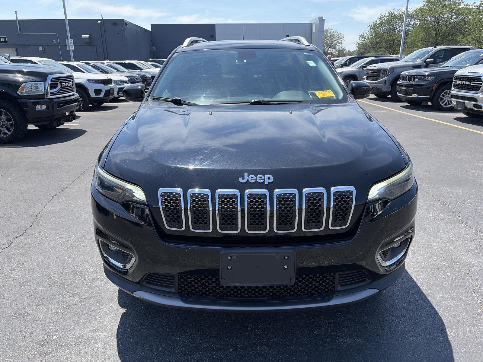Used 2020 Diamond Black Crystal Pearlcoat Jeep Limited image 3