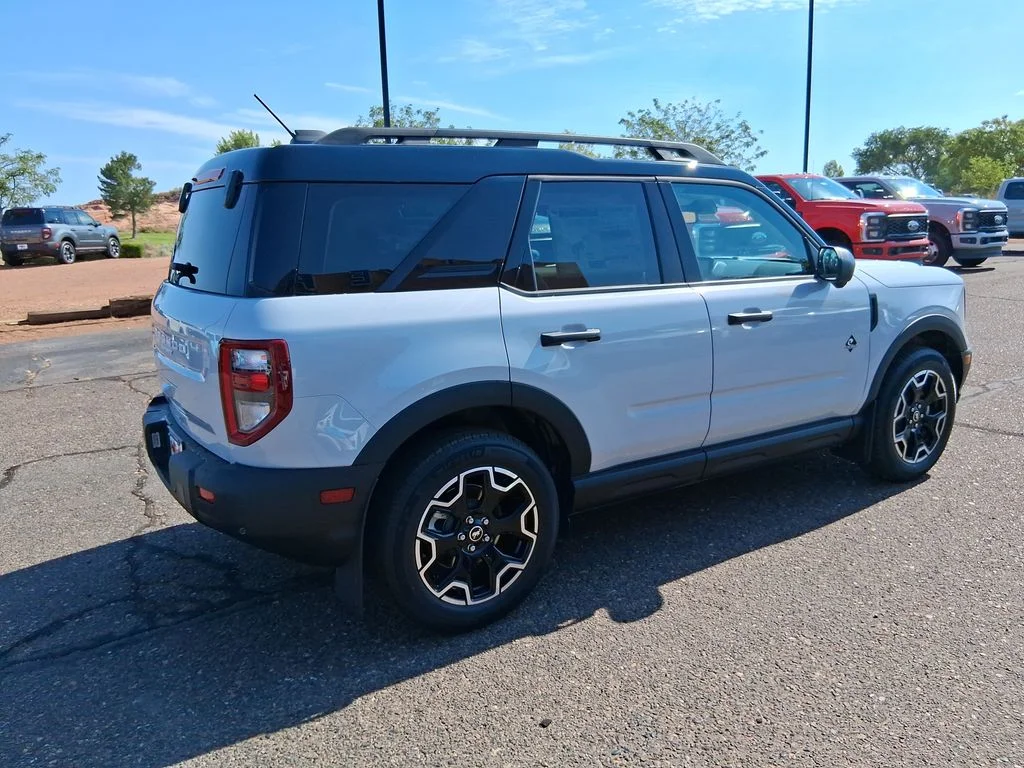 New 2026 Space White Metallic Ford Outer Banks® image 5