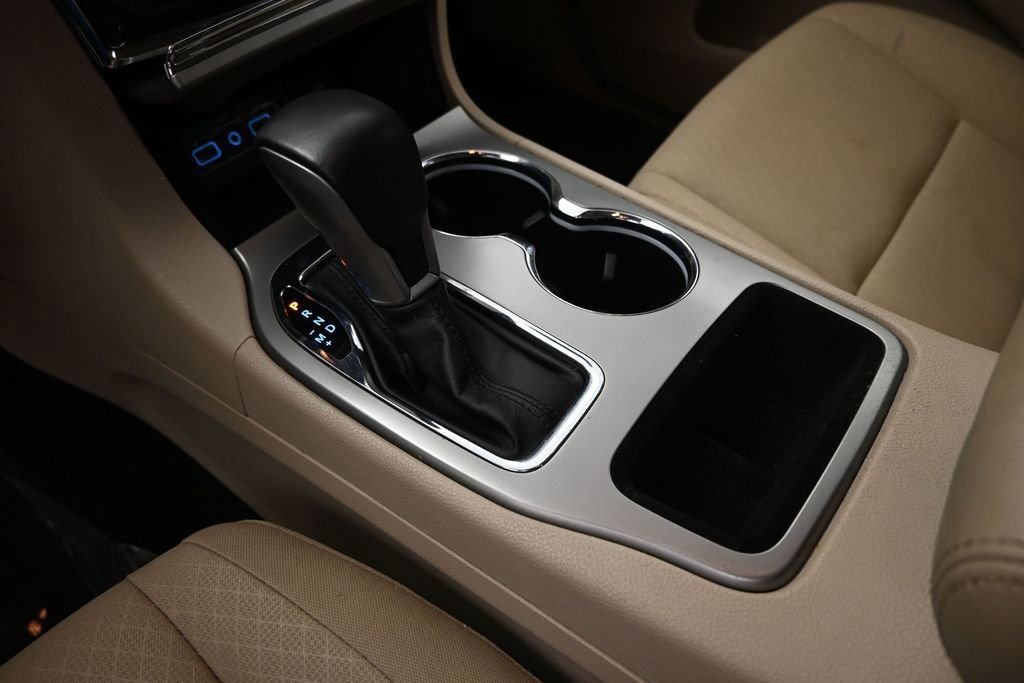 Used 2022 White Jeep Laredo E image 25