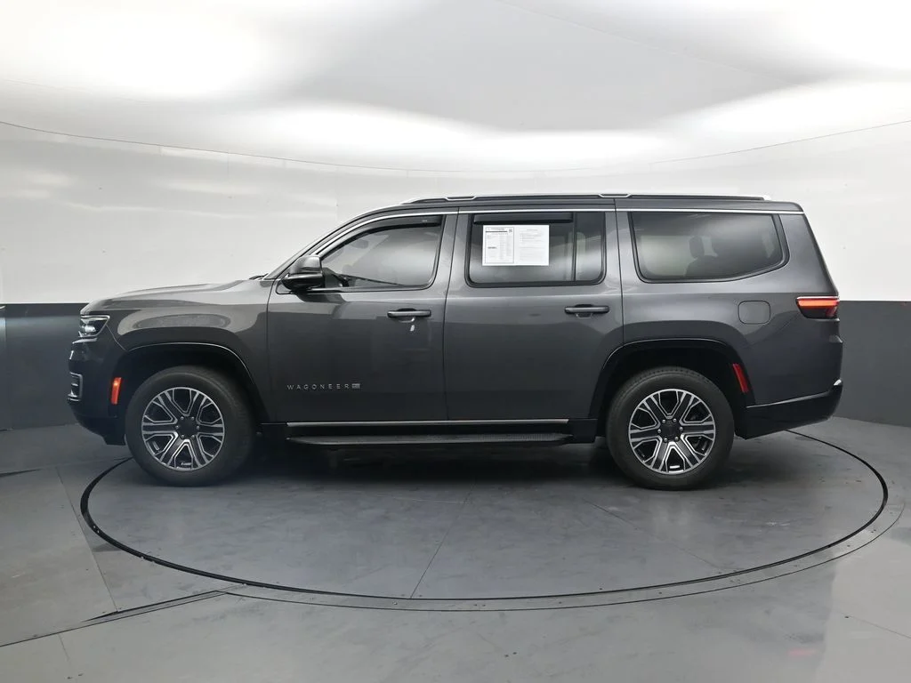 Used 2024 Gray Jeep Base image 13