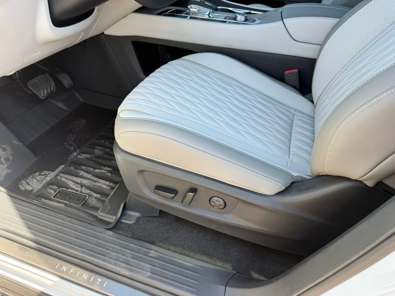 New 2027 2T RAD WHT INFINITI Autograph AWD image 13