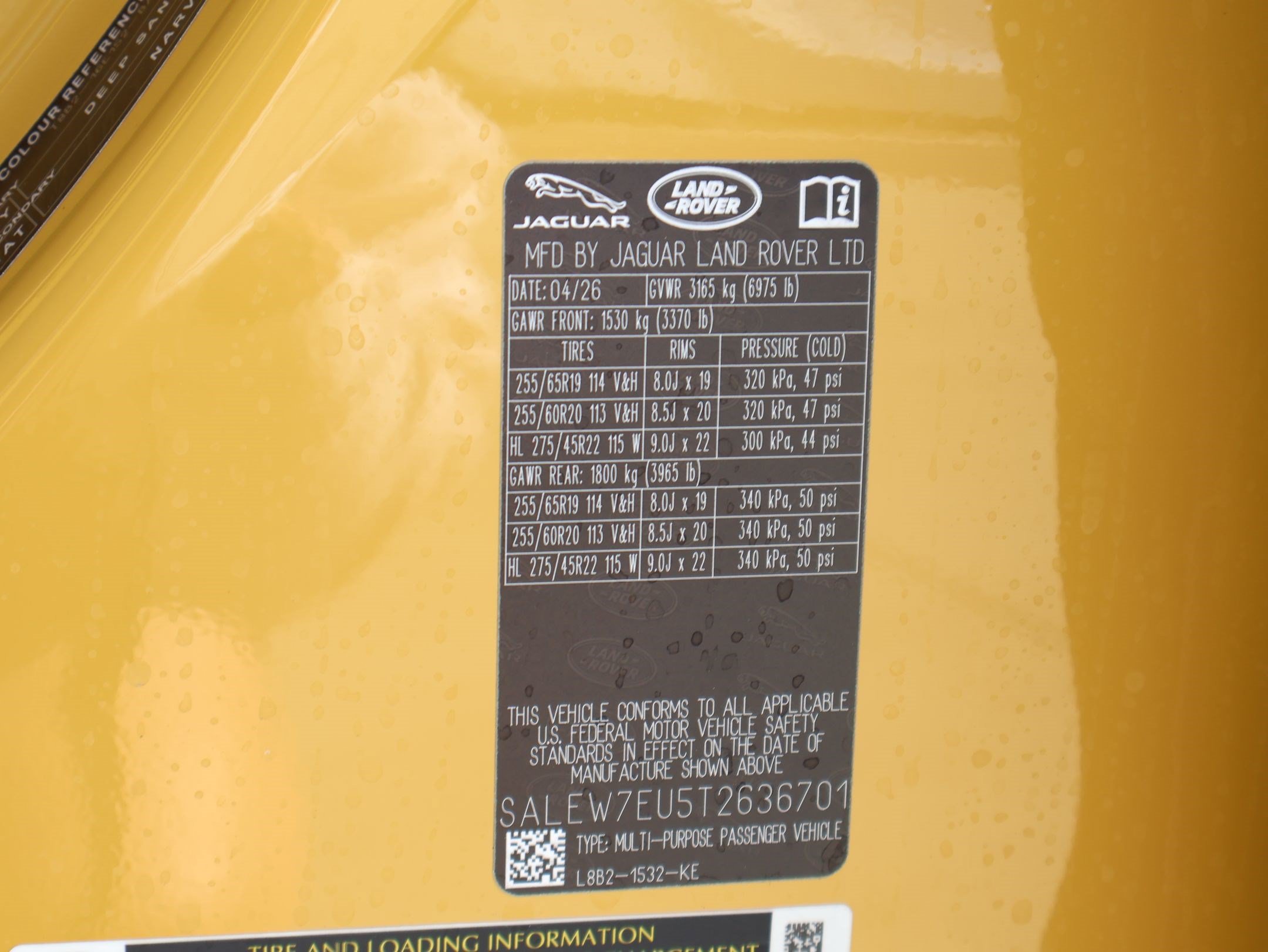 New 2026 Deep Sandglow Yellow LAND ROVER P400 Trophy Edition Deep Sandglow image 18
